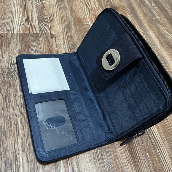 Vera Bradley RFID Turnlock Wallet in Classic Navy. NWT. - Picture 11 of 11